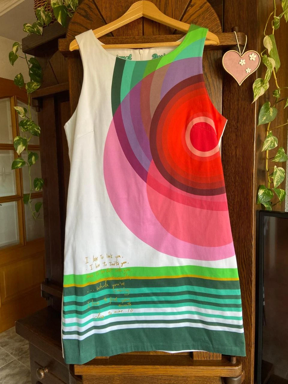 Vestido Desigual a estrenar! Colores llamativos. Es muy original y alegre. Tiene